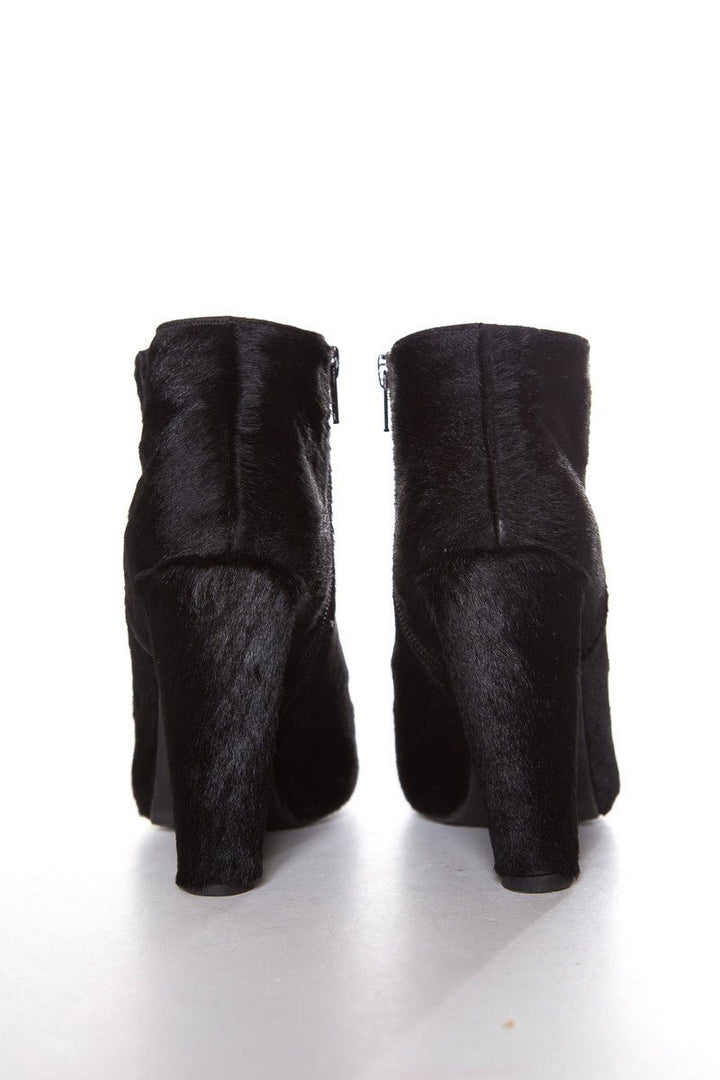 Stuart Weitzman Black Round-Toe Calf Hair Booties SZ 7.5