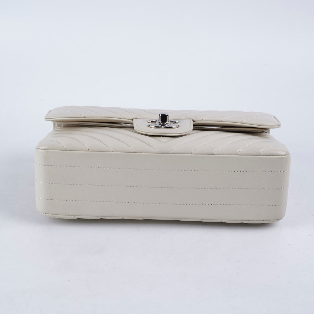 Top Quality Chanel Classic Flap Small Lambskin Chevron Cream - Series 31