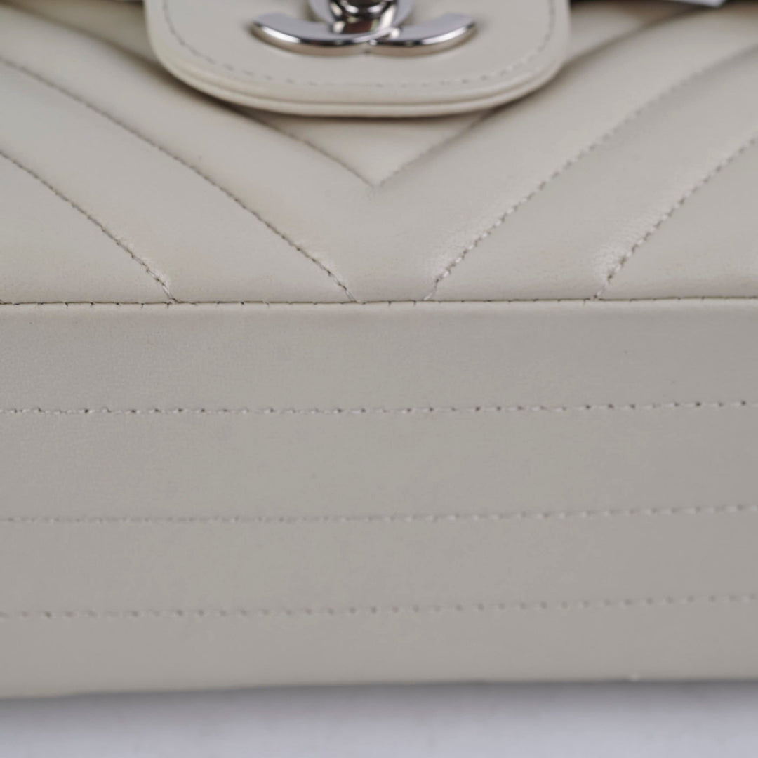 Top Quality Chanel Classic Flap Small Lambskin Chevron Cream - Series 31