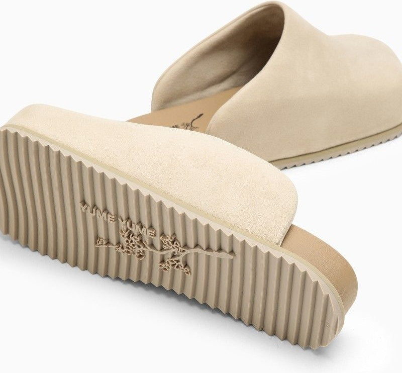 BEIGE MULES TRUCK IN LEATHERETTE