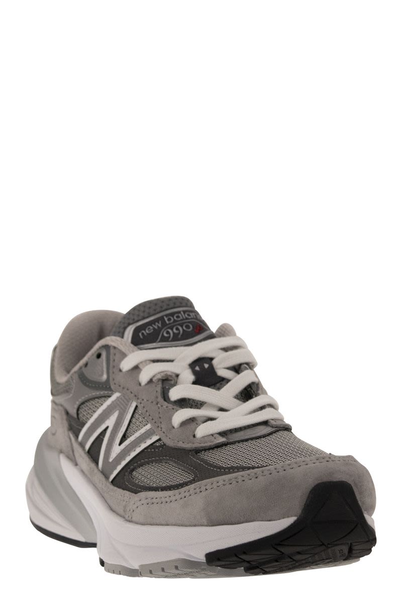990 - SNEAKERS