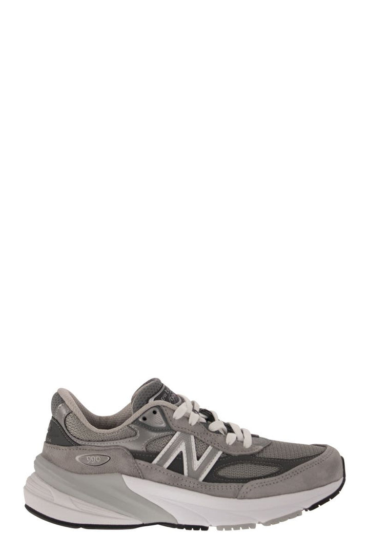 990 - SNEAKERS