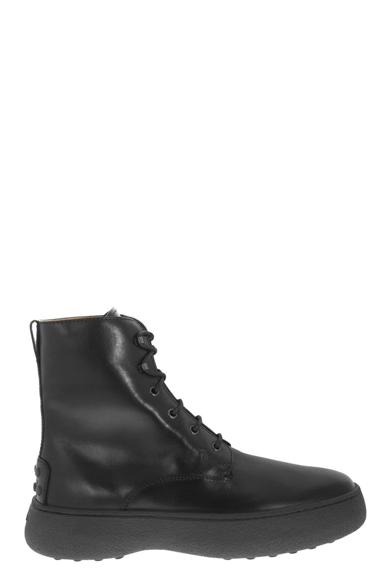 LEATHER LACE-UP BOOT