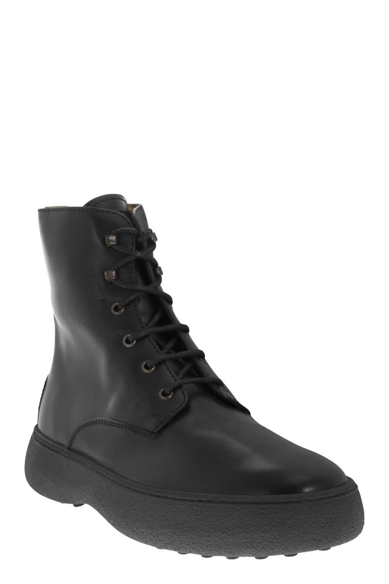 LEATHER LACE-UP BOOT