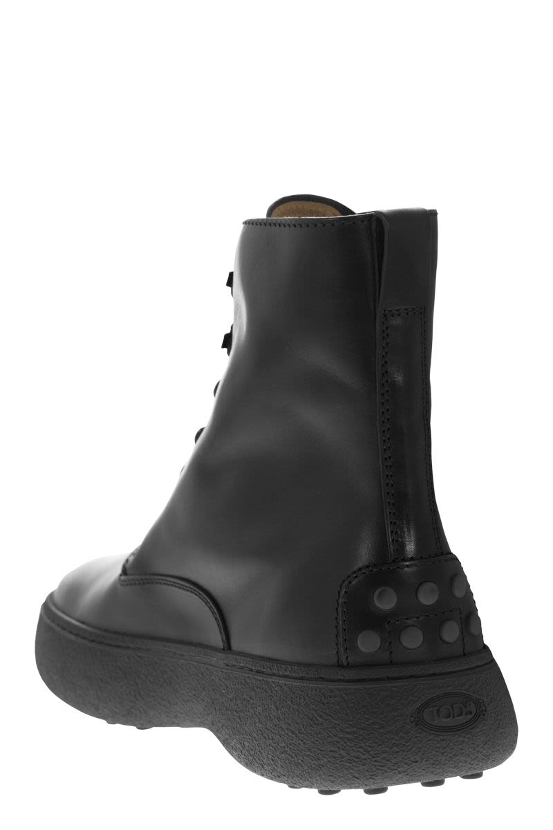 LEATHER LACE-UP BOOT