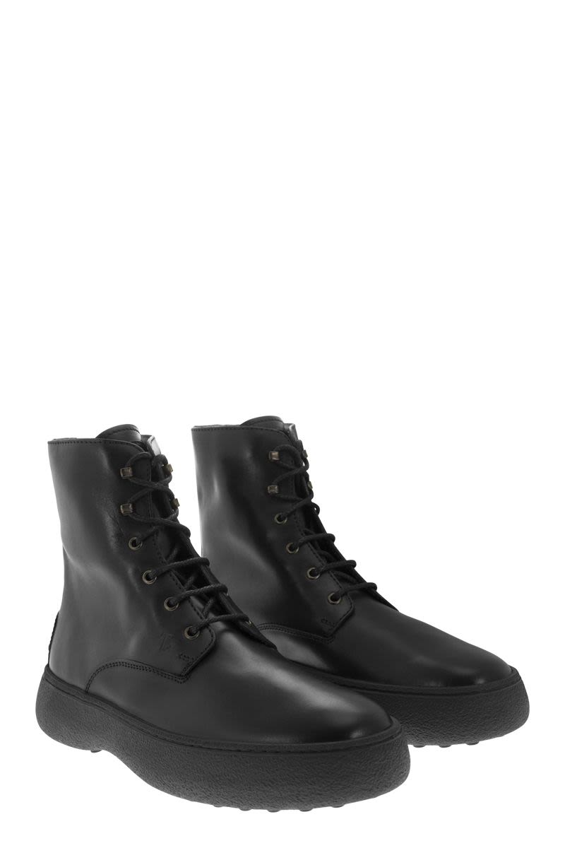 LEATHER LACE-UP BOOT