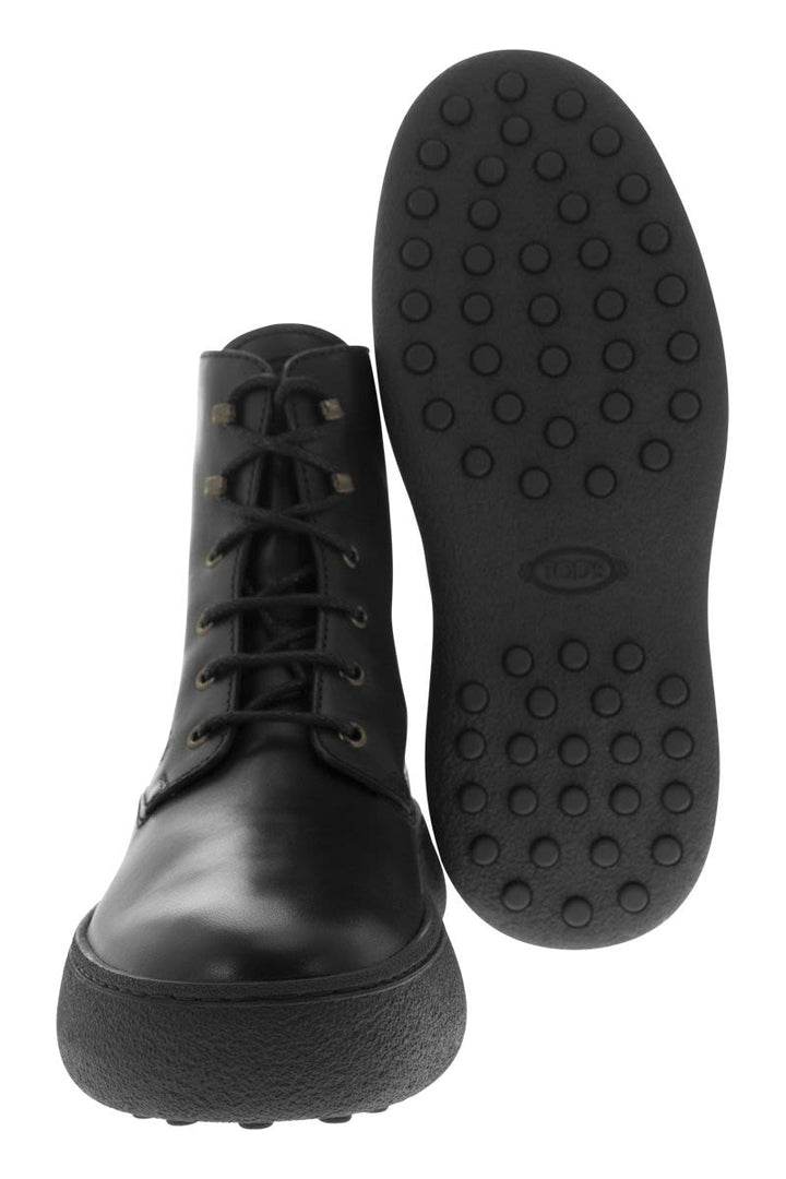 LEATHER LACE-UP BOOT