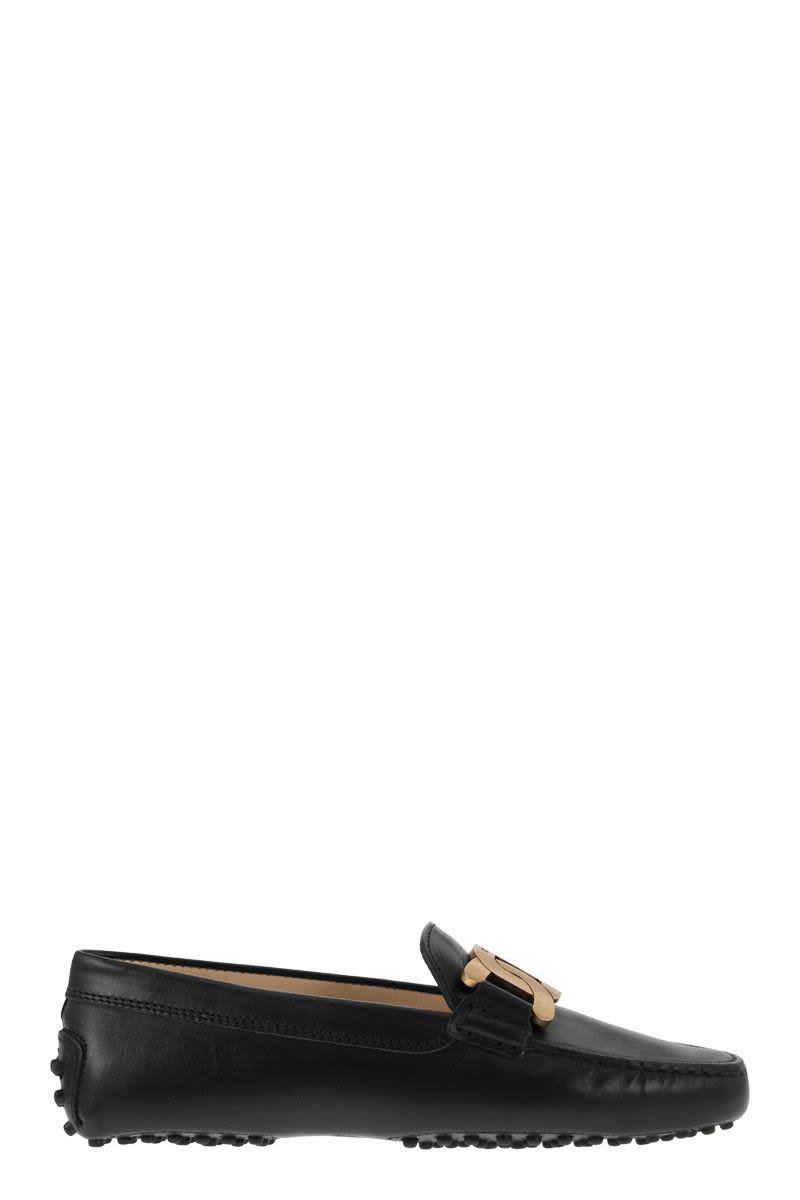 MOCCASIN WITH METAL CHAIN