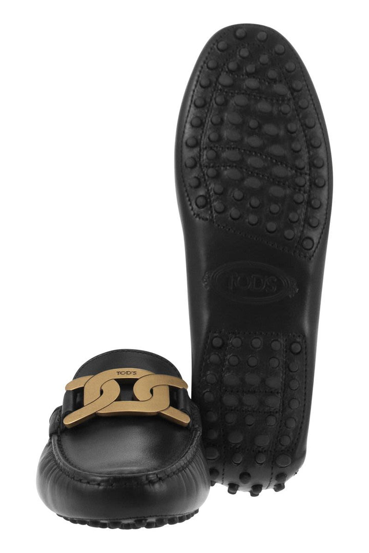 MOCCASIN WITH METAL CHAIN