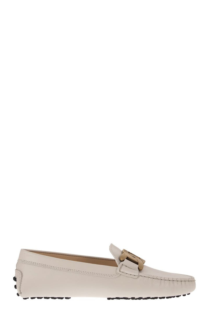 MOCCASIN WITH METAL CHAIN