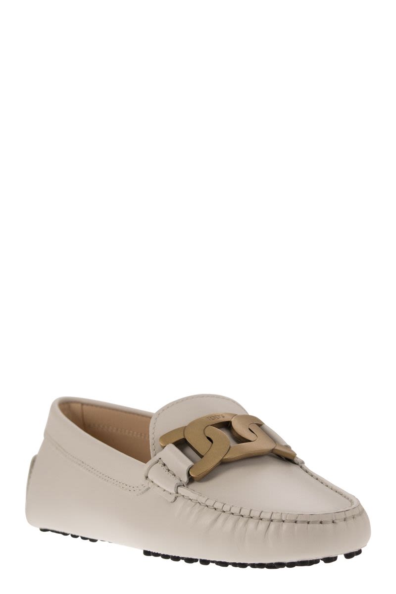MOCCASIN WITH METAL CHAIN