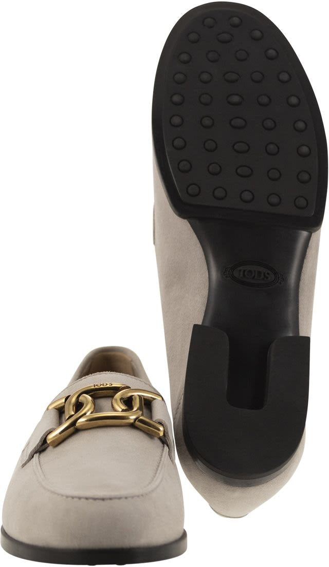 MOCCASIN IN NUBUCK WITH METAL CHAIN