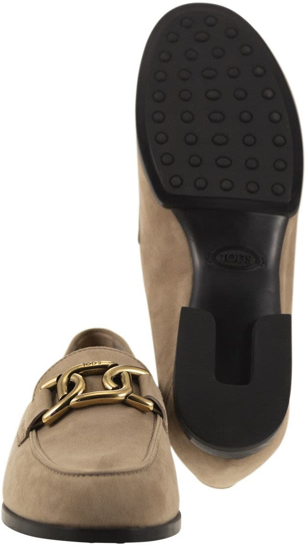MOCCASIN IN NUBUCK WITH METAL CHAIN