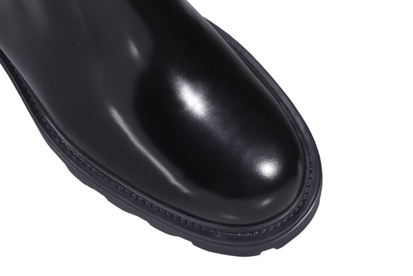 ITALIAN LEATHER CHELSEA BOOTS.