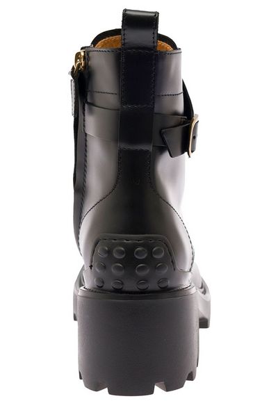 LEATHER NAVY CHAIN DETAIL BOOTS.