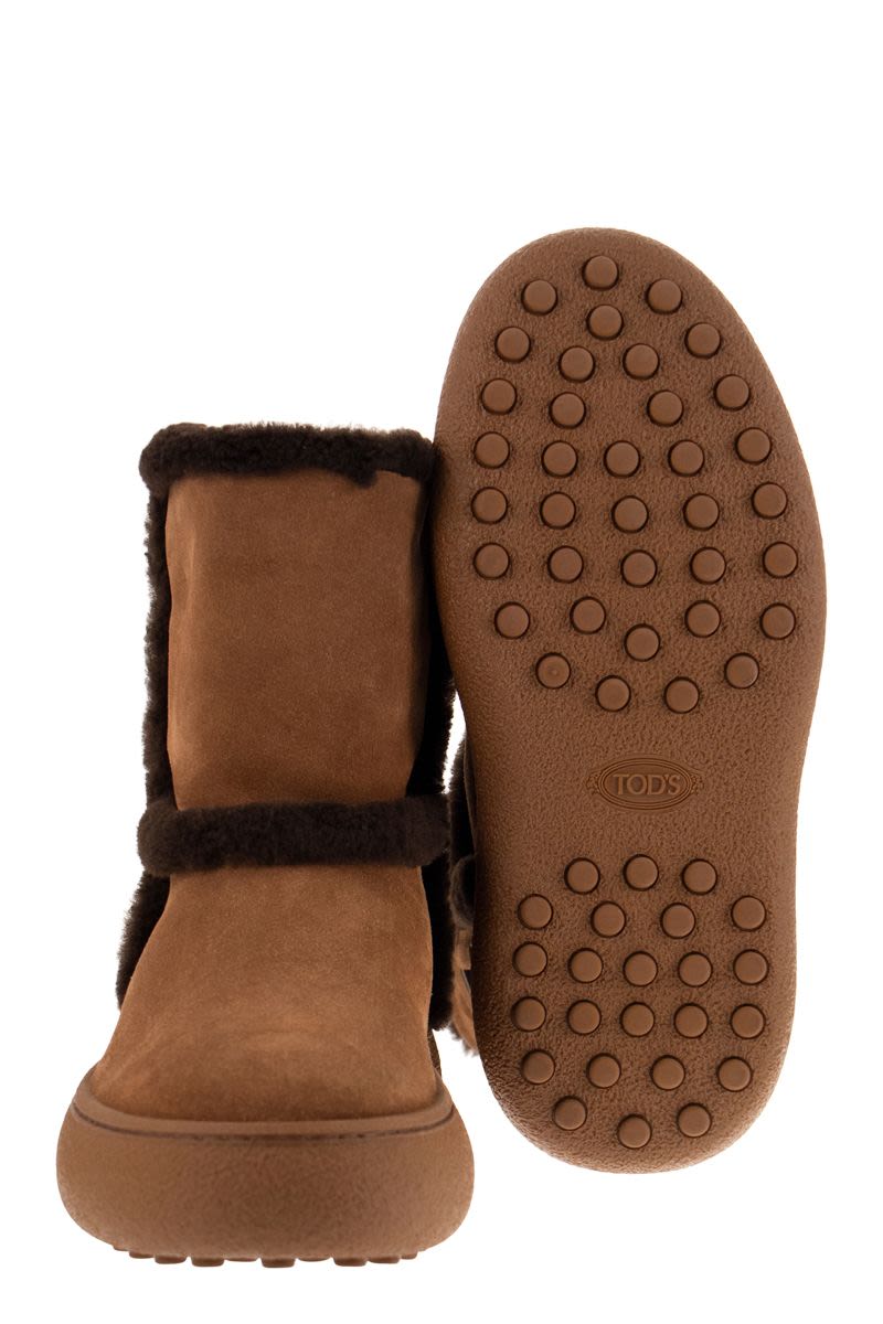 PADDED SUEDE ANKLE BOOT