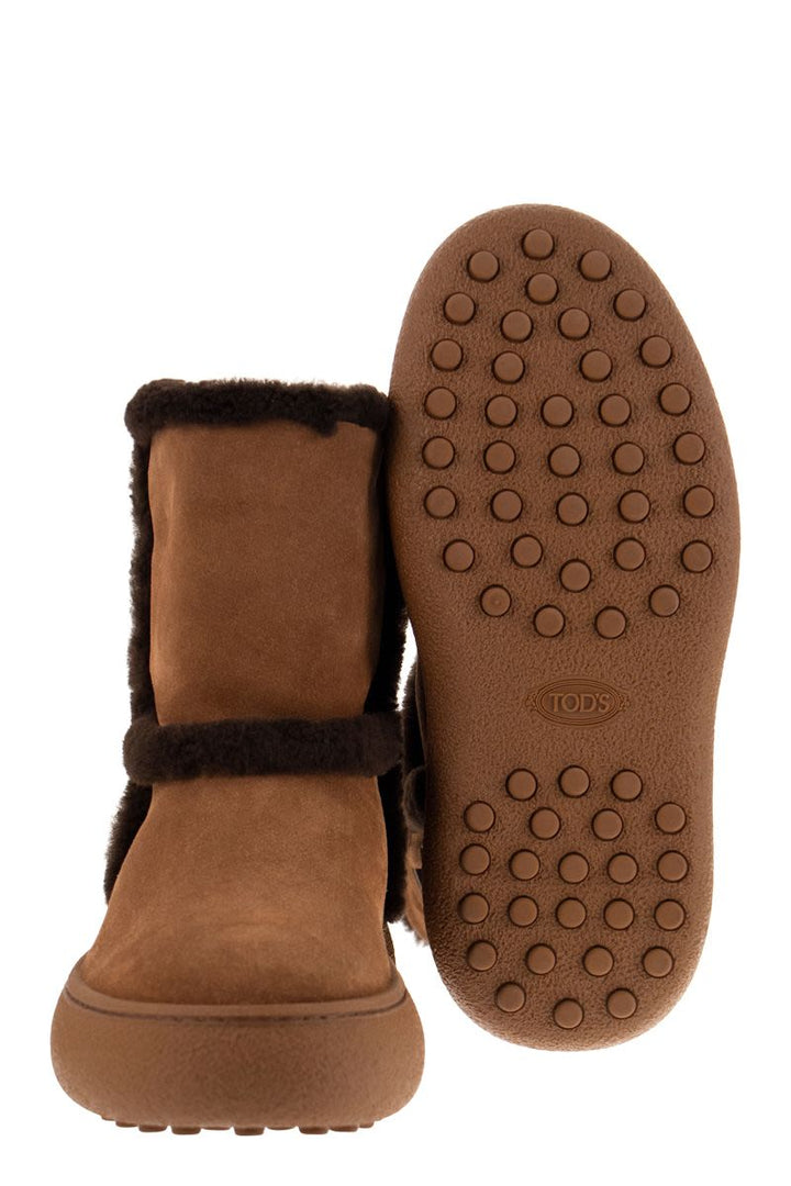 PADDED SUEDE ANKLE BOOT