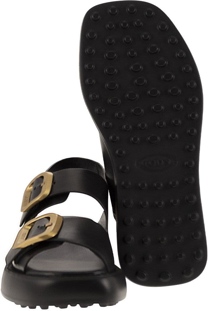 LEATHER SANDAL WITH BUCKLES
