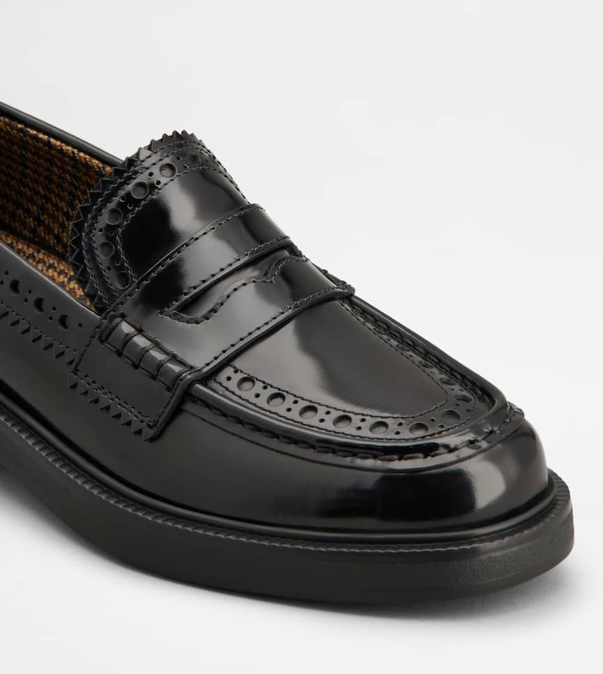 BROGUE TRIM LEATHER LOAFERS
