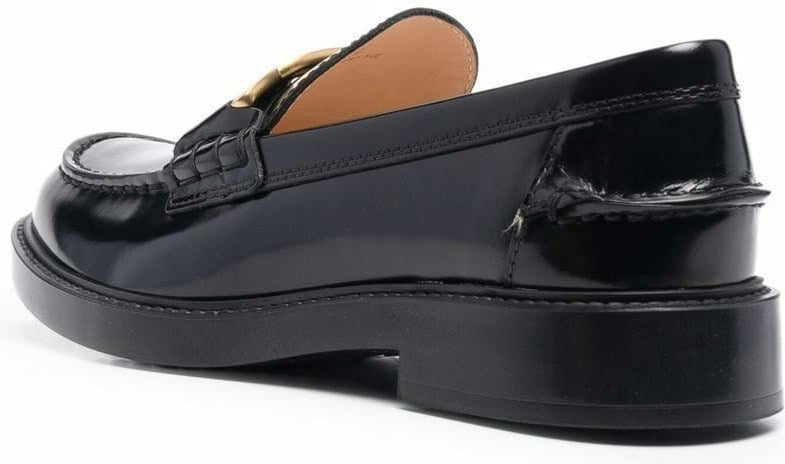 LEATHER CHAIN-PLAQUE LOAFERS