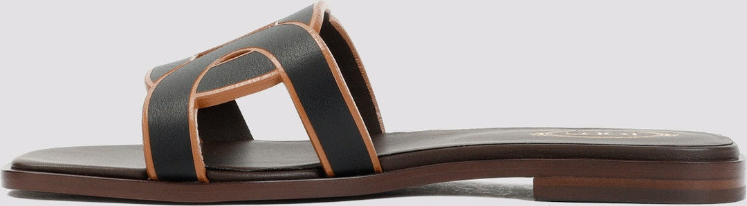 FLAT SANDAL