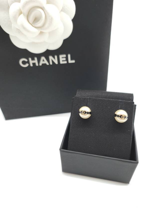 CC Logo Pearl Stud Earrings Black White Chanel