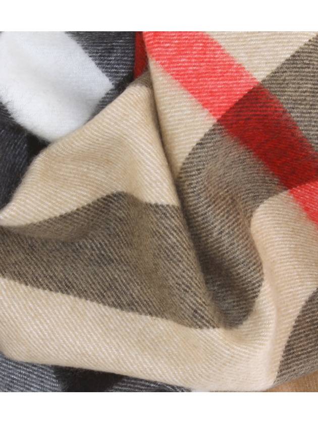 Burberry Check Fringe Cashmere Muffler