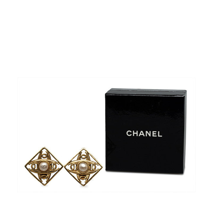 Top Quality Chanel Vintage Coco  Pearl Earring Gold White   Chanel