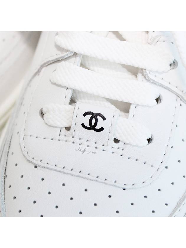 CC Logo Calfskin Low Top Sneakers White Chanel