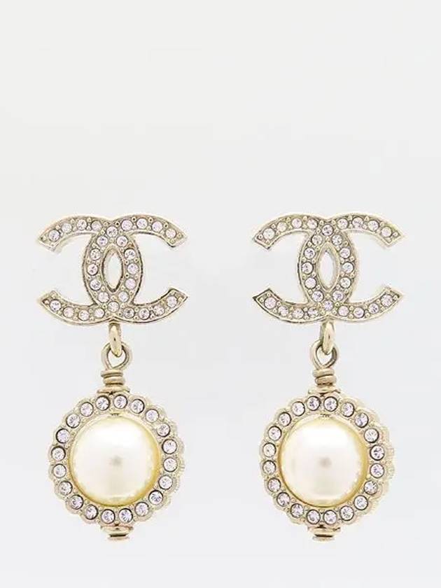 AB2307 CC Piercing Crystal Around Pearl Drop Gold Earrings Chanel