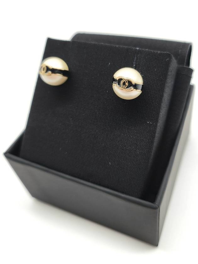 CC Logo Pearl Stud Earrings Black White Chanel