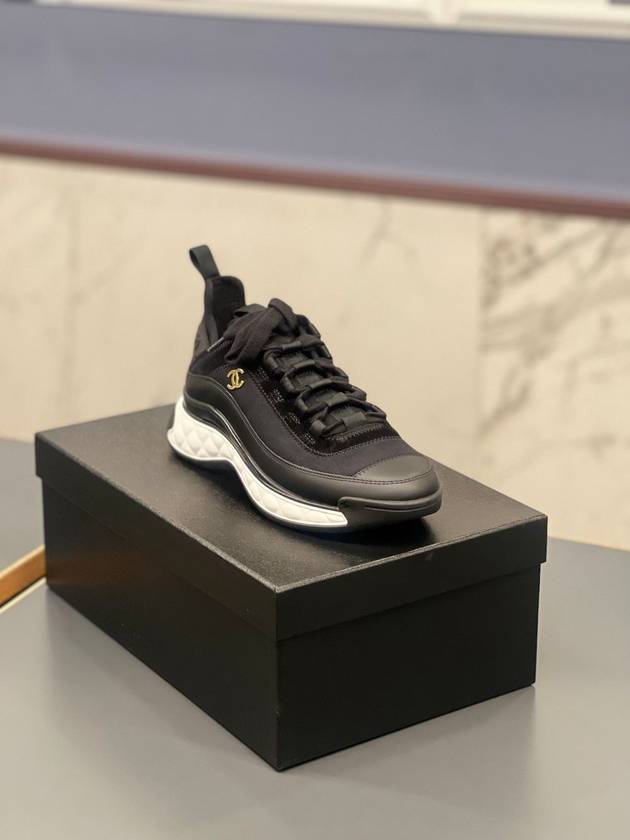 Mixed Fibers Velvet Calfskin Low Top Sneakers Black Chanel