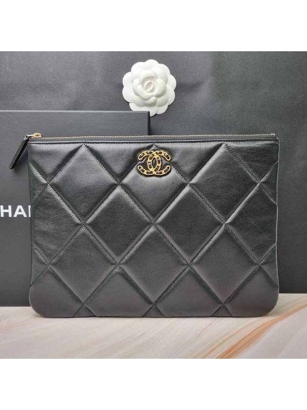 19 Medium Lambskin Clutch Bag Black Chanel