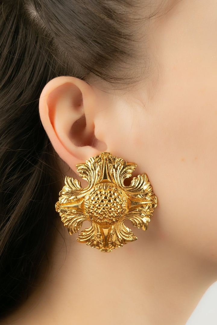 Boucles d'oreilles dor√©es Chanel