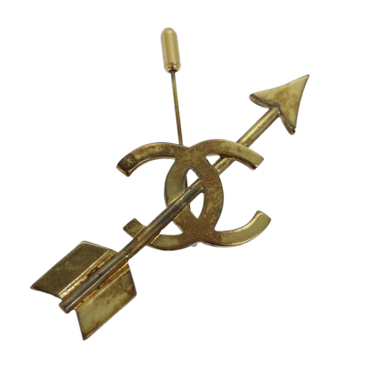 Chanel arrow Brooch metal Gold CC Auth am6488