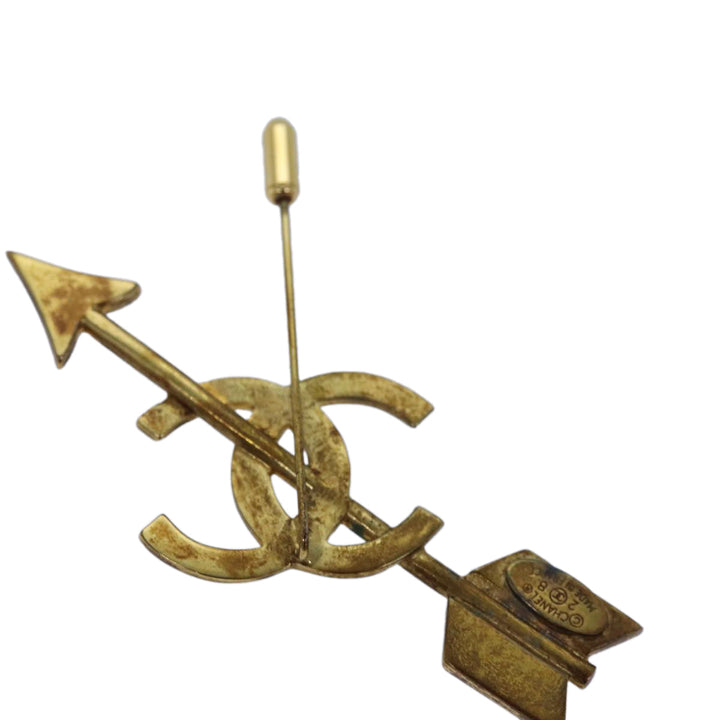 Chanel arrow Brooch metal Gold CC Auth am6488