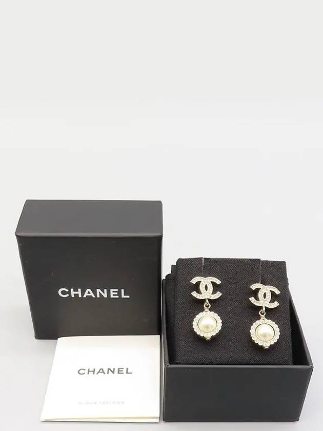 AB2307 CC Piercing Crystal Around Pearl Drop Gold Earrings Chanel
