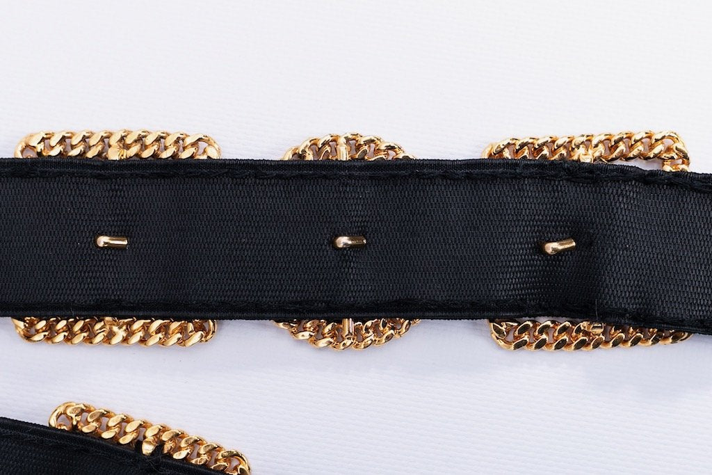 Ceinture noire et dor√©e Chanel