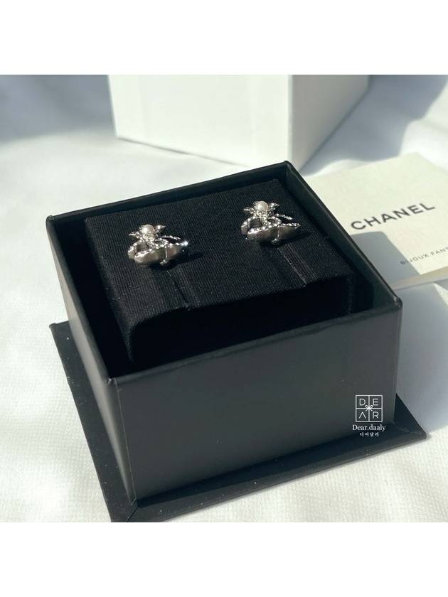 CC Logo Pearl Flower Earrings Silver Chanel