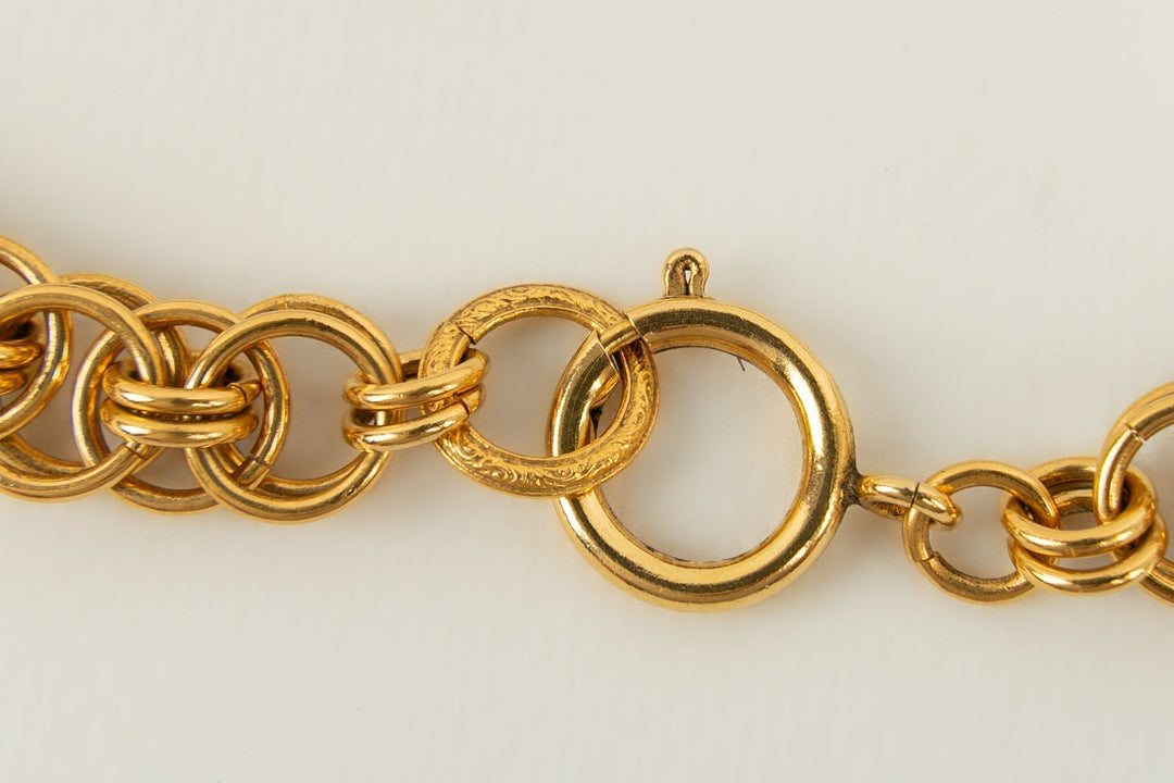 Collier dor√© Chanel