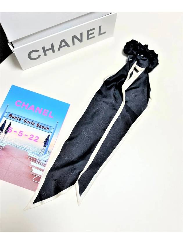 CC Logo Scrunchie White Black Chanel