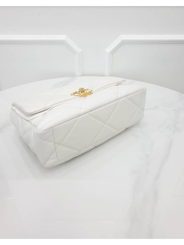 19Flap Bag White Large AS1161 Chanel
