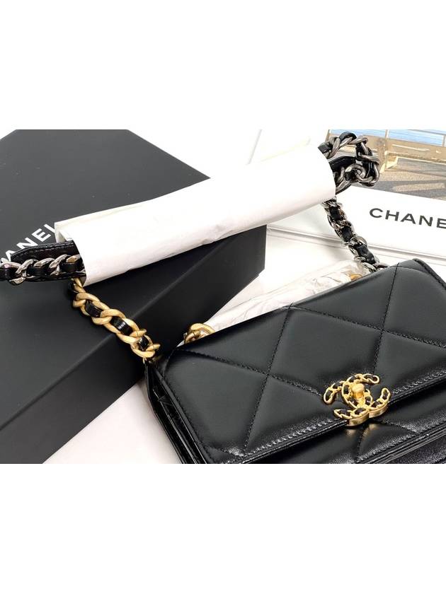 19 Chain Lambskin Cross Bag Black Chanel