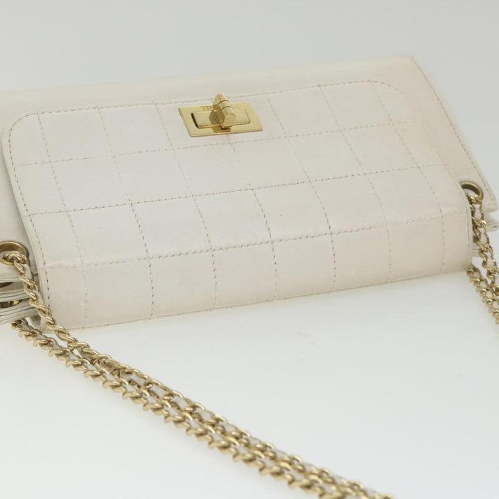 Chanel Choco Bar line Chain Shoulder Bag Leather White CC Auth bs10047