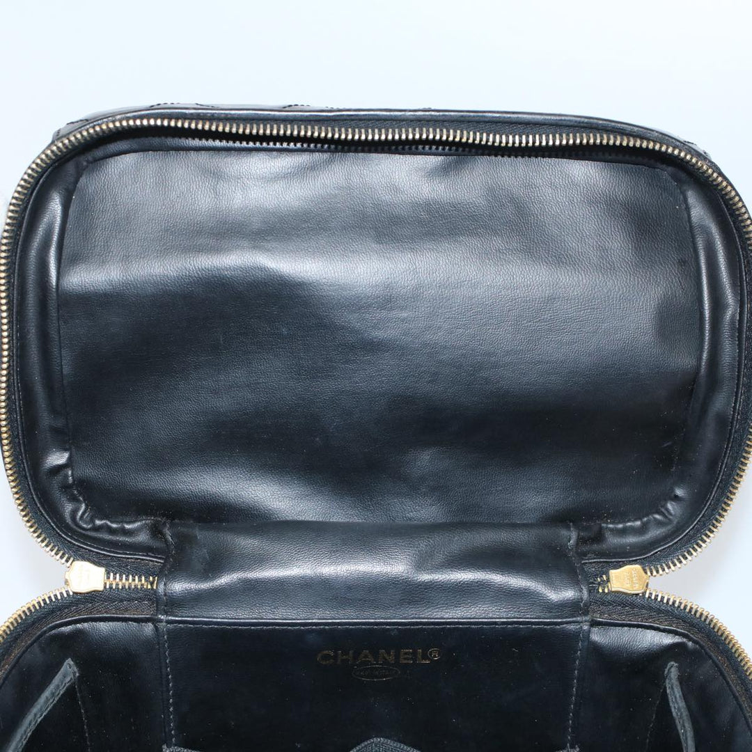 Chanel Vanity Cosmetic Pouch Patent leather Black CC Auth bs10201