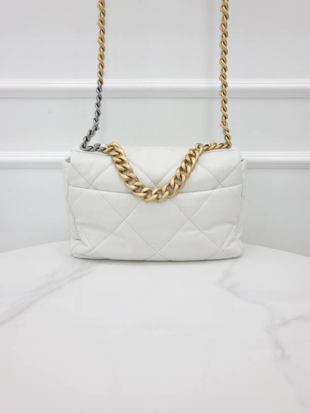 19Flap Bag White Large AS1161 Chanel