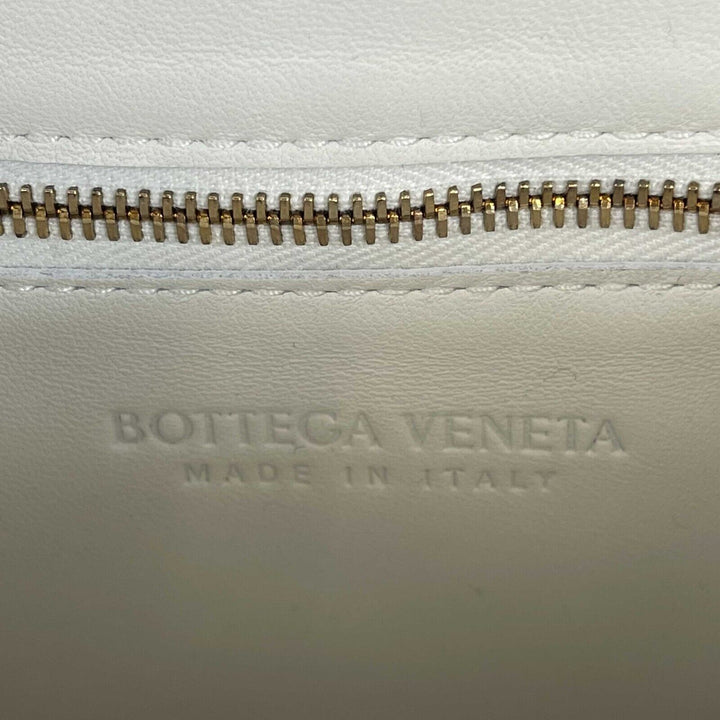 Bottega veneta - Off White Intrecciato-Woven Cassette Lambskin Shoulder Bag