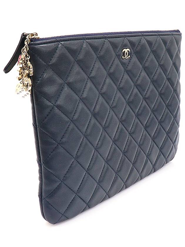 A82415 Navy Lambskin Gold Classic Charm Decoration New Medium Clutch 22nd Chanel