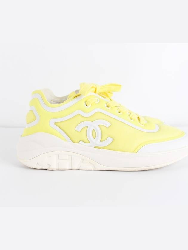 cc logo sneakers yellow 37 Chanel
