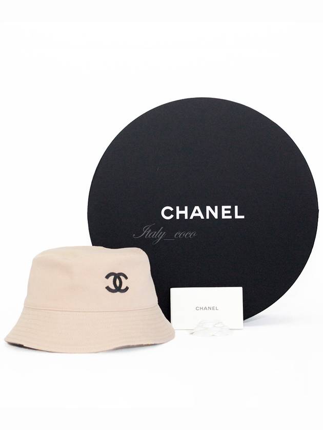 CC Logo Reversible Bucket Hat Beige Chanel
